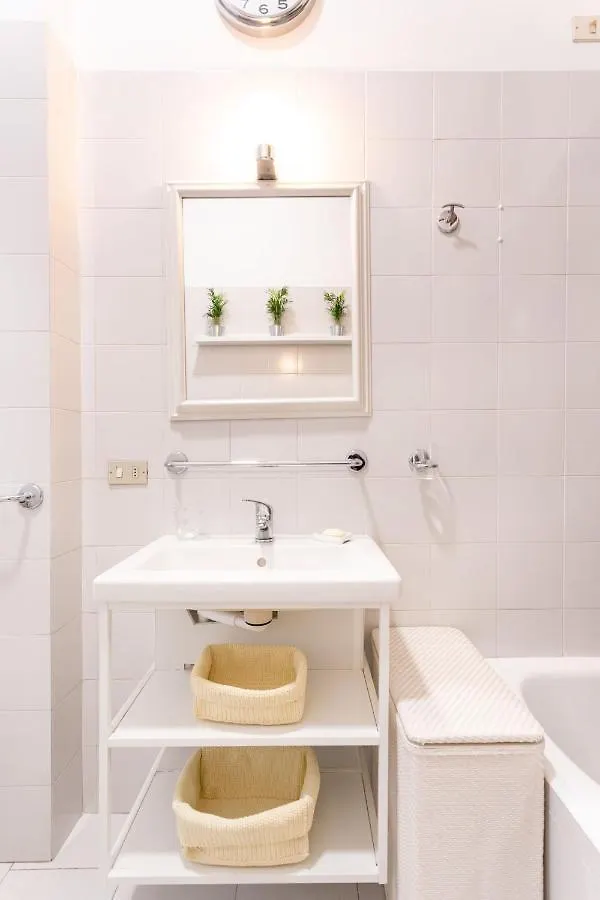 Apartament Paolo Mantegazza By Halldis Mediolan